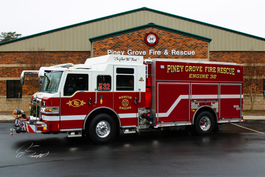 Engine 132 — 2009 Pierce PUC structural fire engine at Station 32